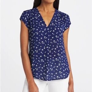 MONDAY FUN
Lillian V Neck Blouse